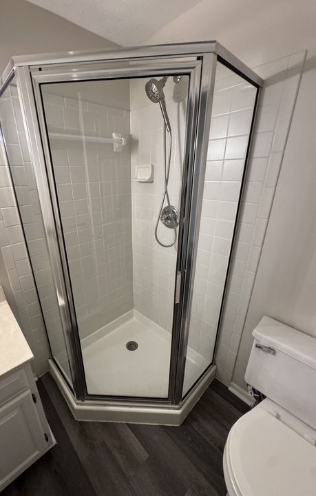Corner shower
